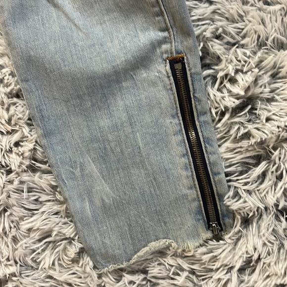 Gently worn Light Wash Distressed True Religion Finn Slim Tapered Jeans size 32 - Picture 7 of 12